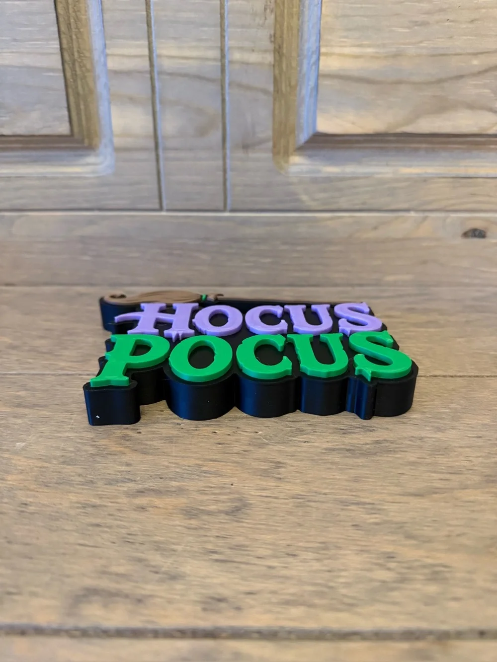 Hocus Pocus Broom Standing Halloween Decor Sign Plaque Purple Green Black NEW